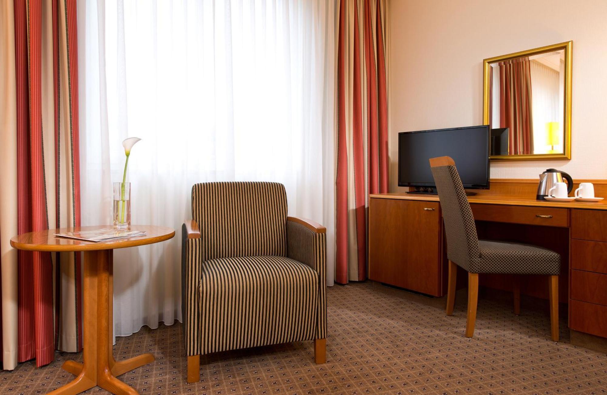 Leonardo Center 4*